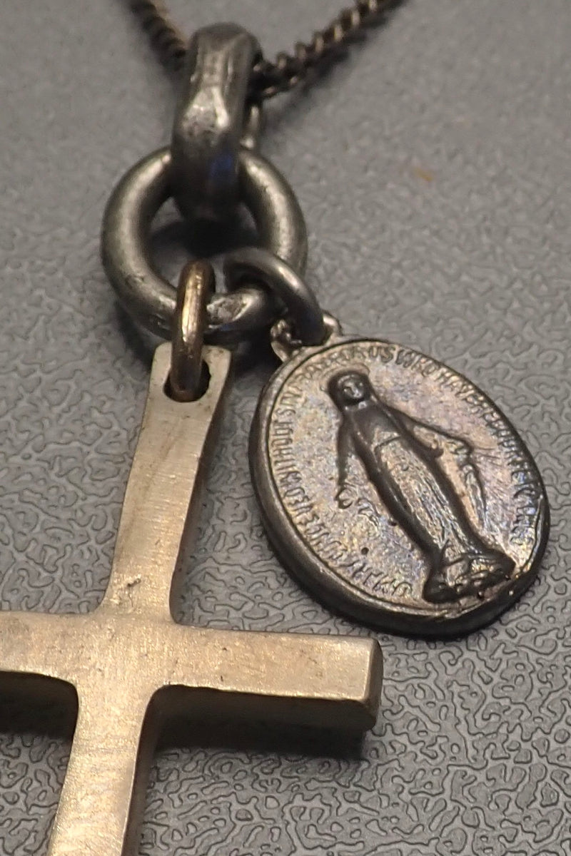 CROSS & VIRVEN MEDAL NECKLACE