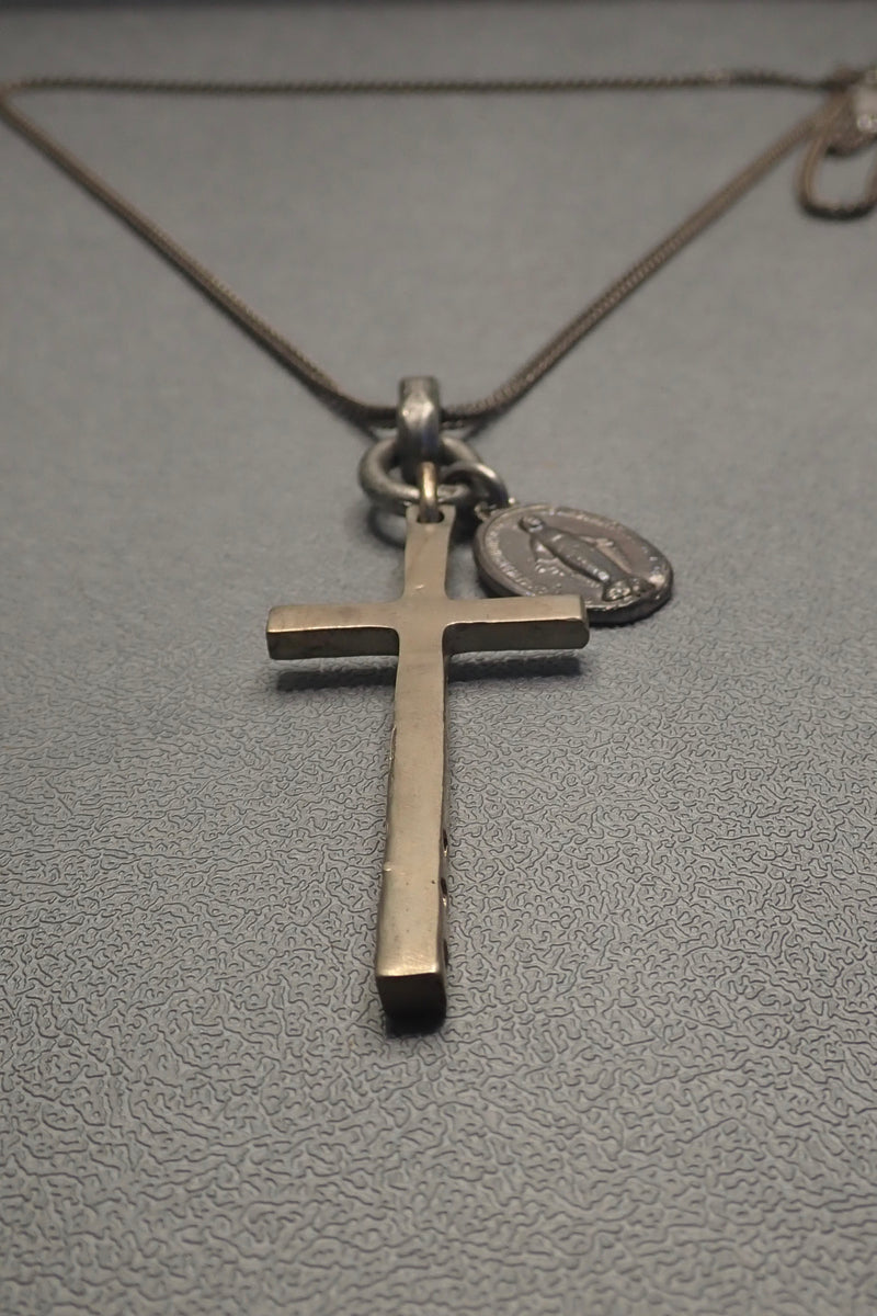 CROSS & VIRVEN MEDAL NECKLACE