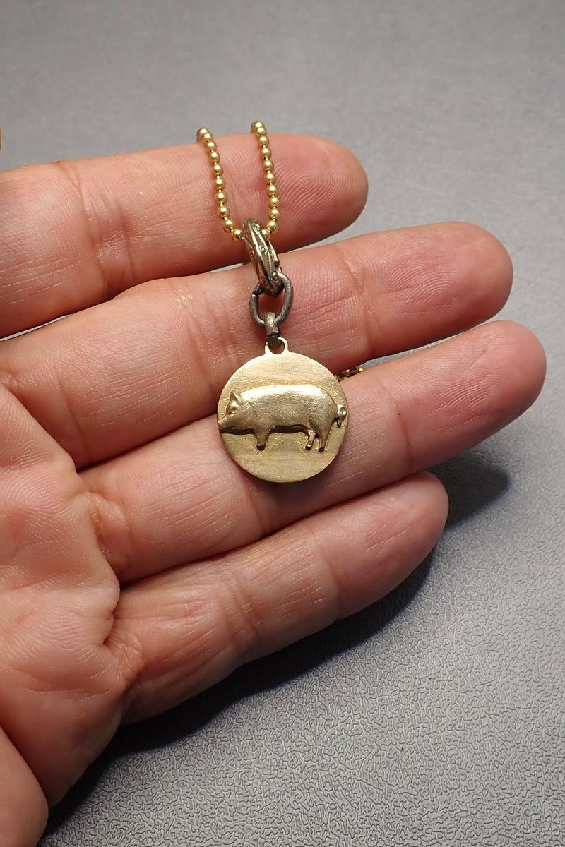 PIGGIE PENDANT NECKLACE