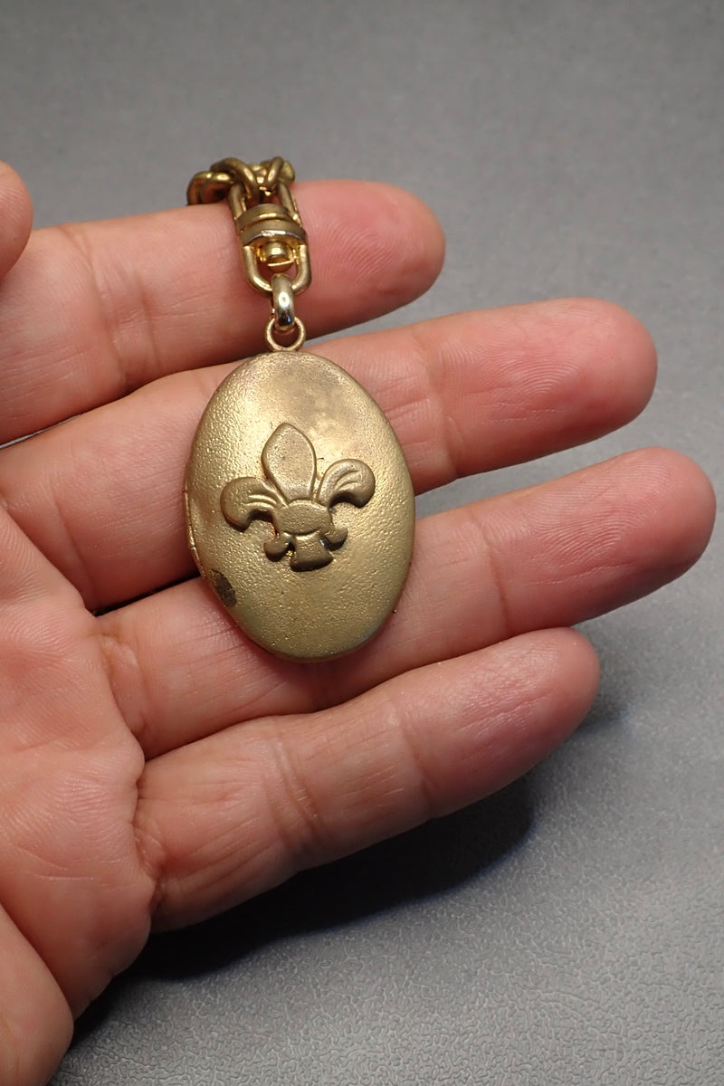 FLEUR DE LIS PENDANT NECKLACE
