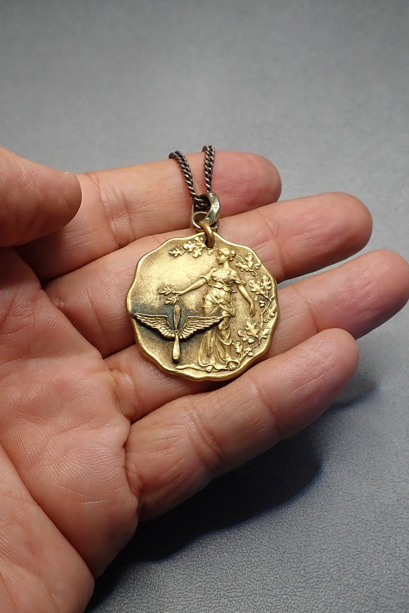 AIR FORCE MEDAL NECKLACE