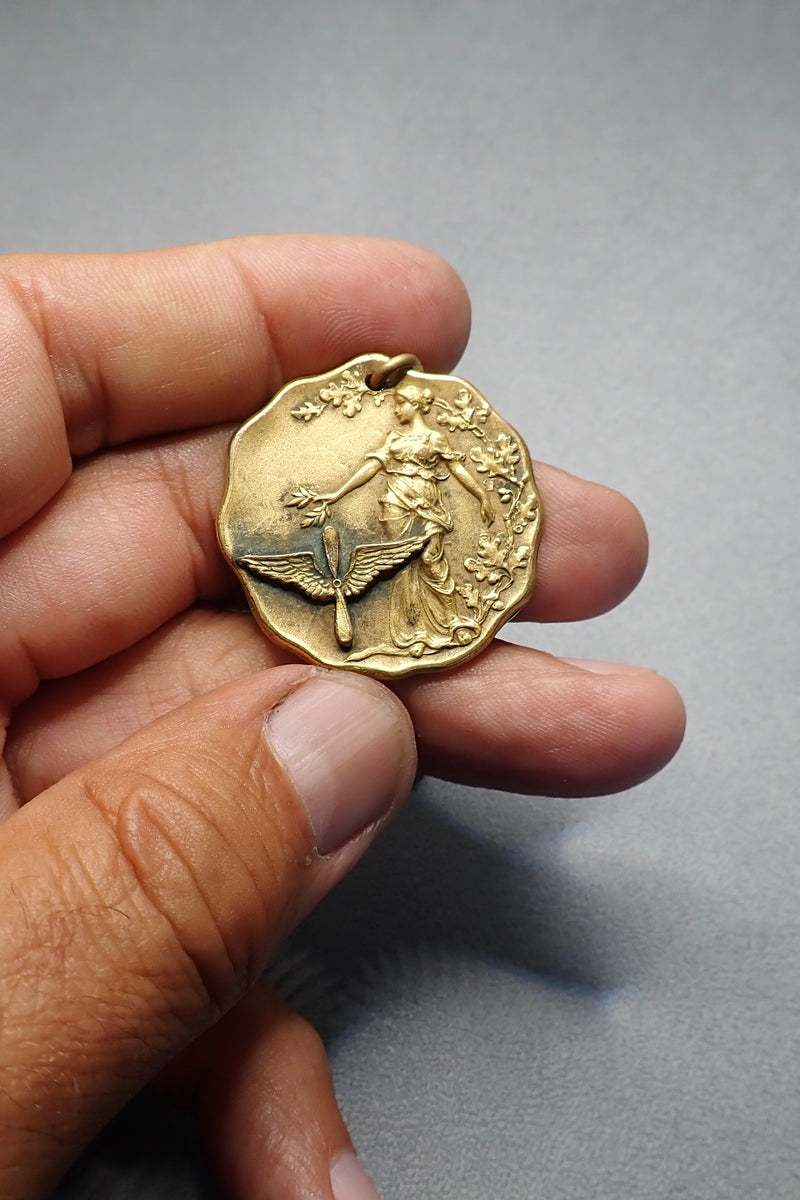 AIR FORCE MEDAL NECKLACE