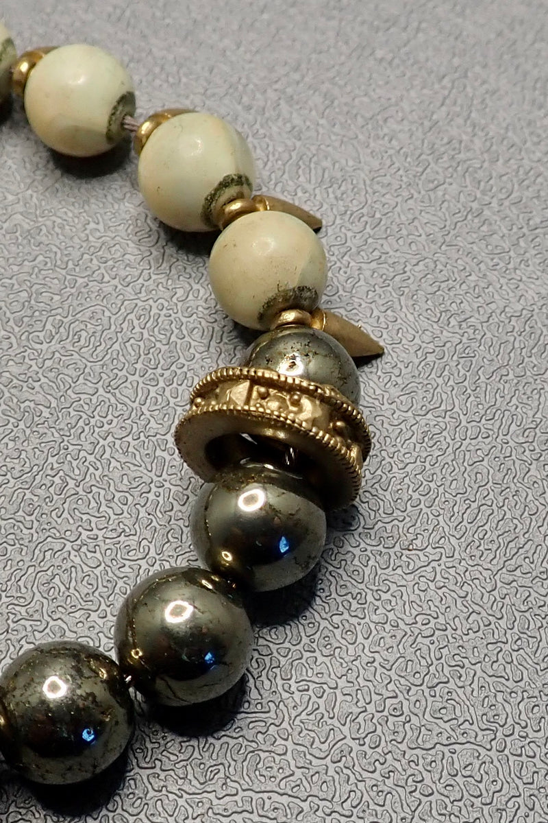 SPIKES MOTHER PEARL STONE BRACELET