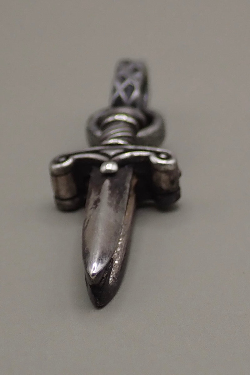 SMALL SILVER DAGGER PENDANT