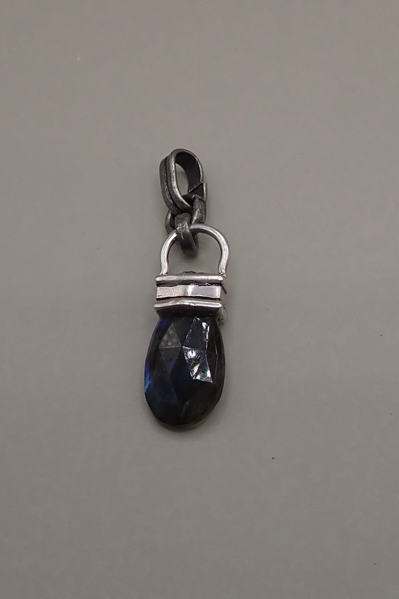 LABRADORITE PROTECTOR PENDANT