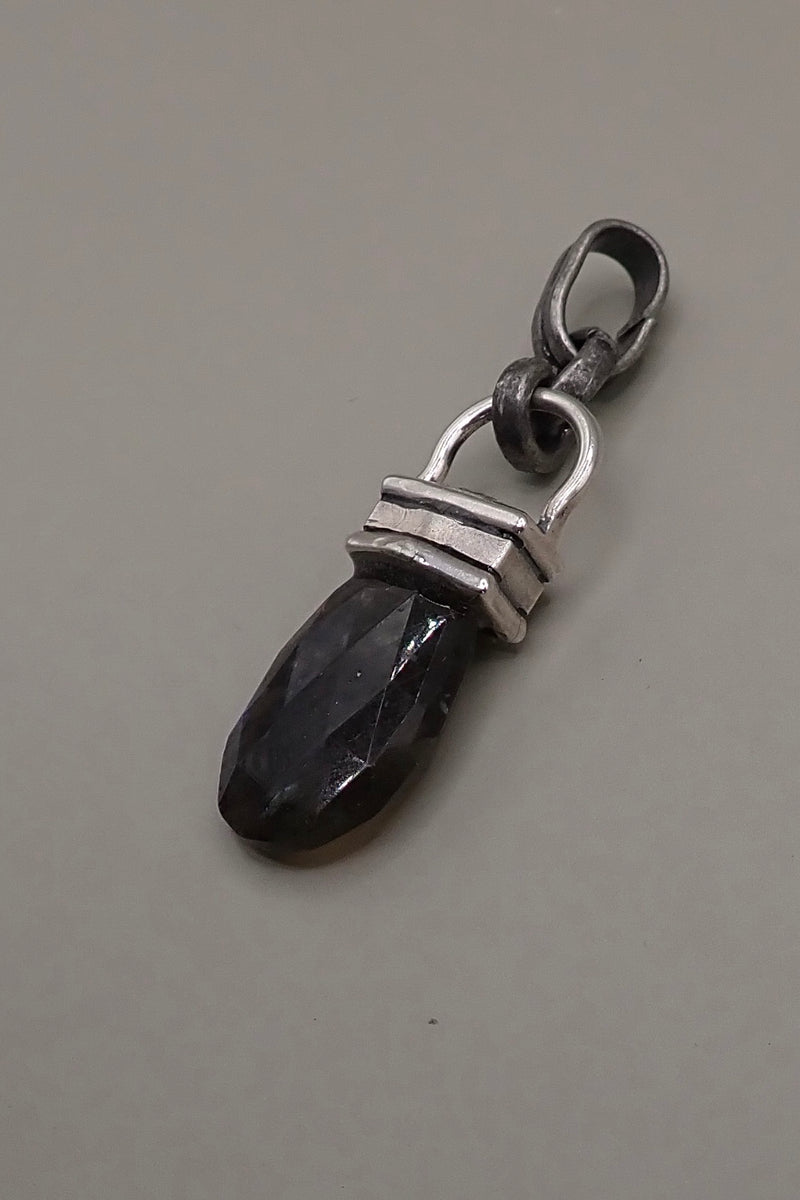 LABRADORITE PROTECTOR PENDANT