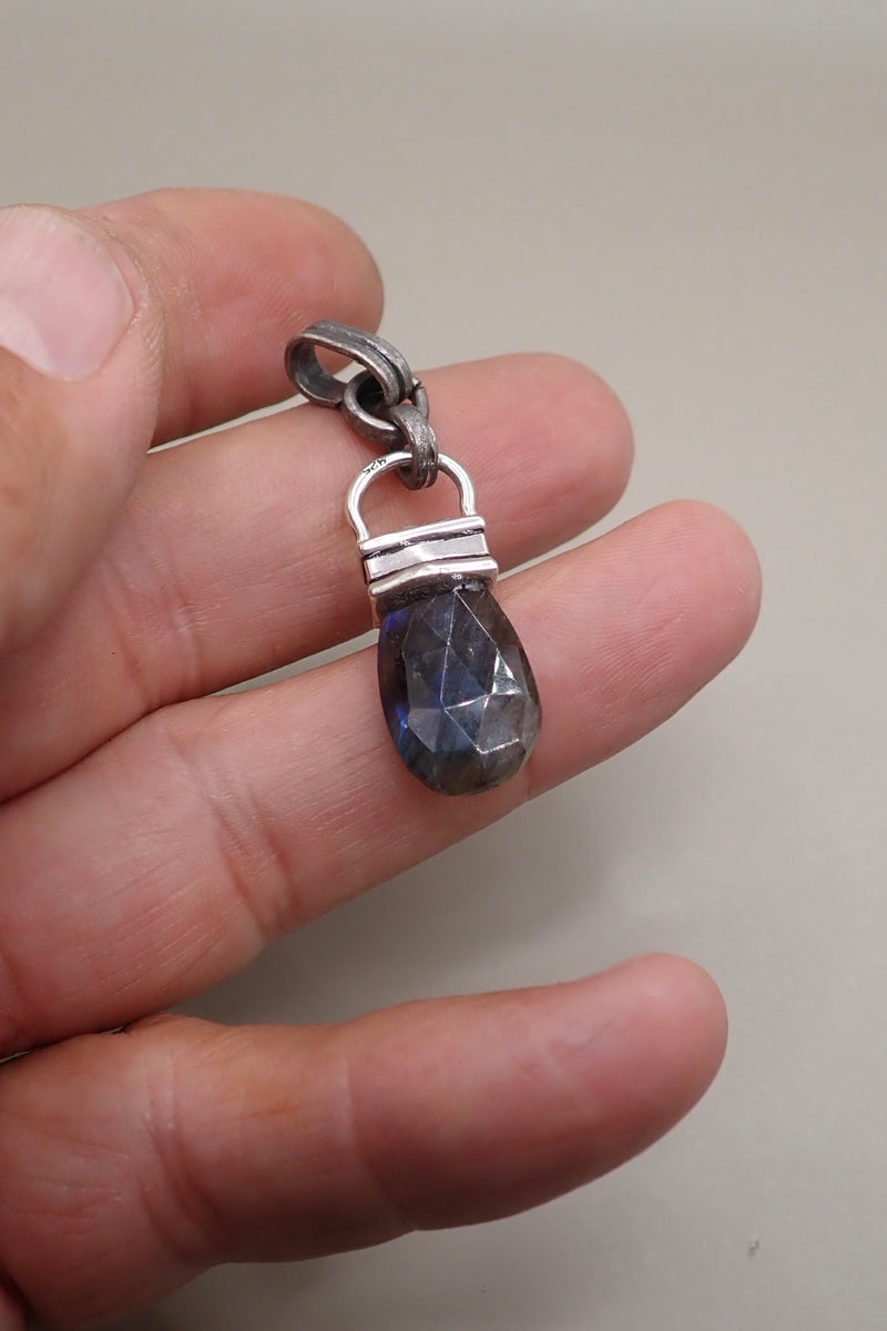 LABRADORITE PROTECTOR PENDANT