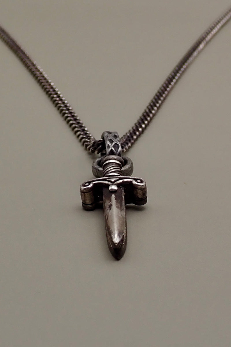 SMALL DAGGER NECKLACE