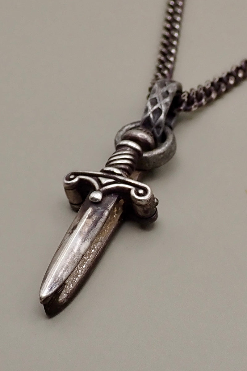 SMALL DAGGER NECKLACE