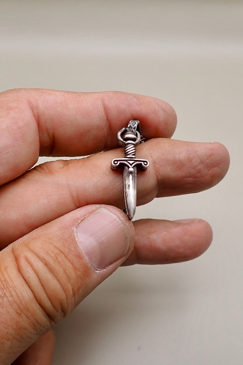SMALL DAGGER NECKLACE