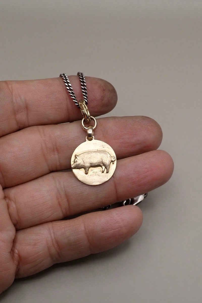 PIGGIE PENDANT NECKLACE