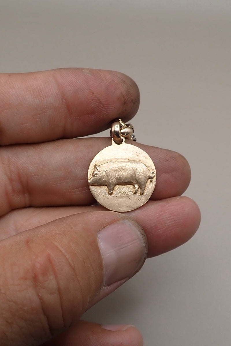 PIGGIE PENDANT NECKLACE