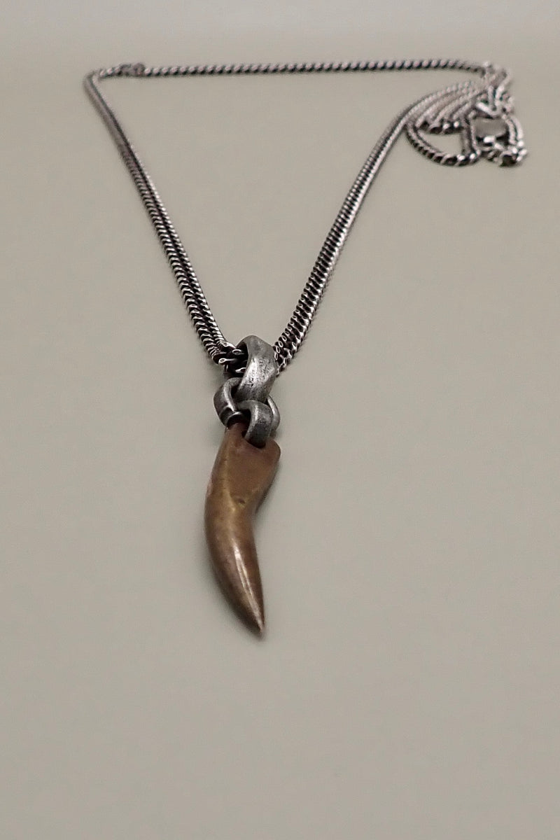 SMALL HORN NECKLACE