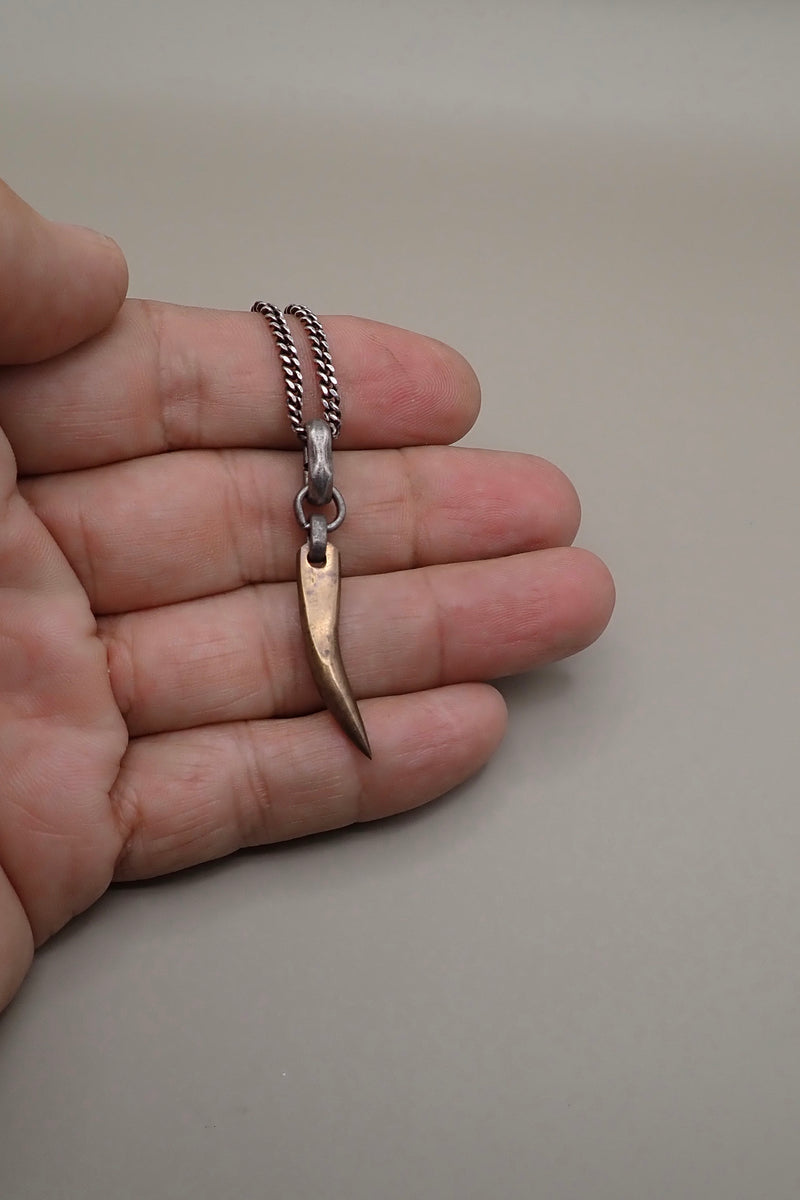 SMALL HORN NECKLACE