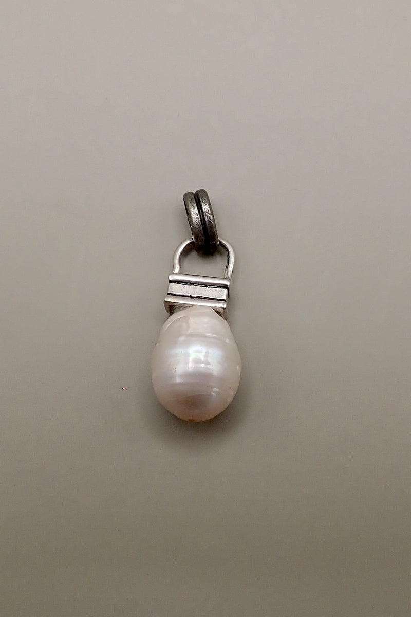 PEARL PENDANT