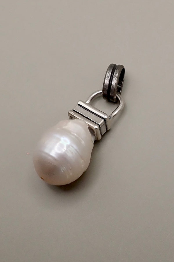 PEARL PENDANT