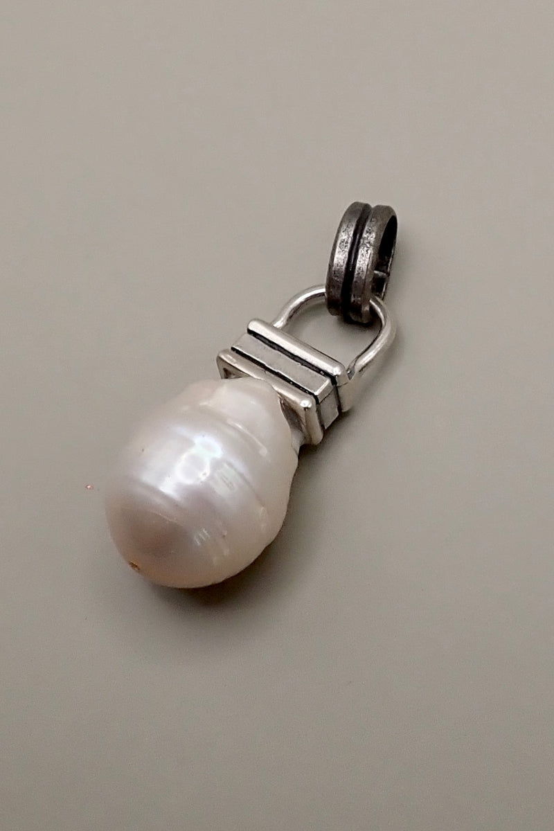 PEARL PENDANT