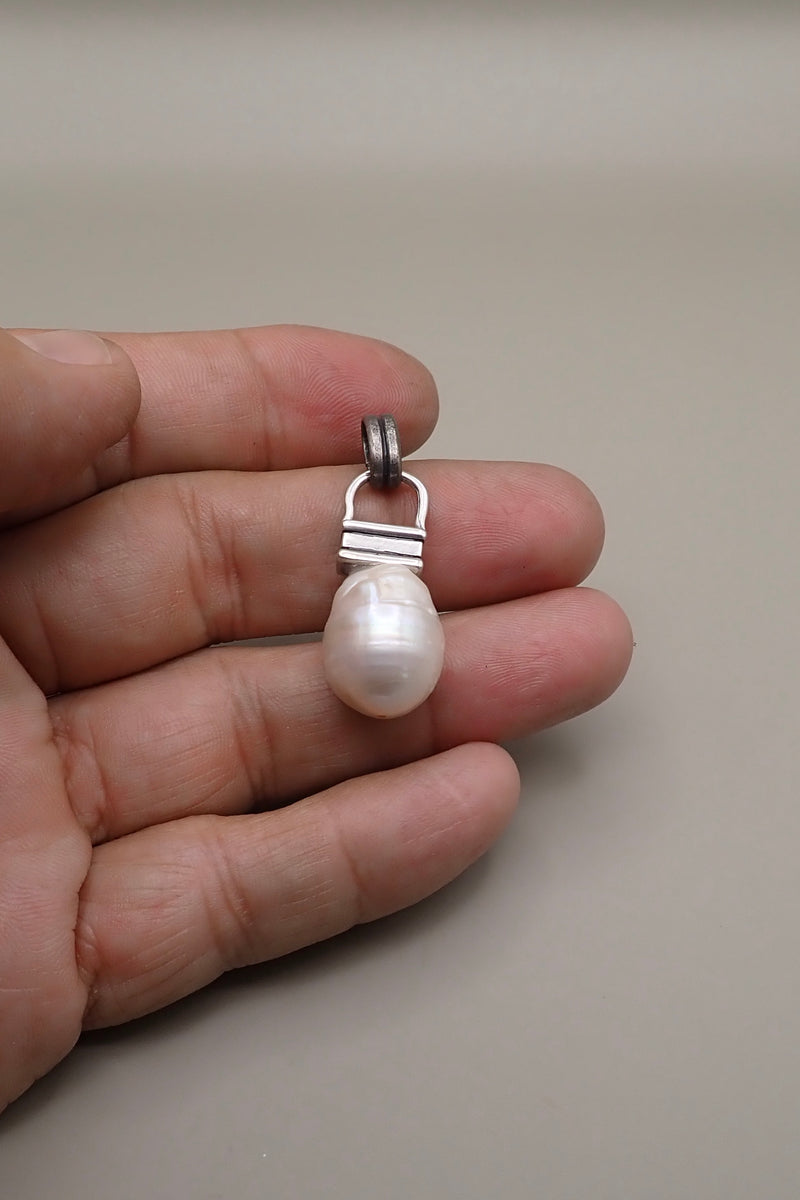 PEARL PENDANT