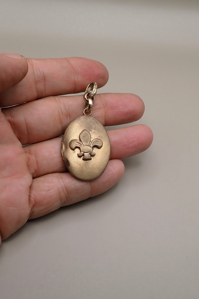 FLEUR DE LIS PENDANT