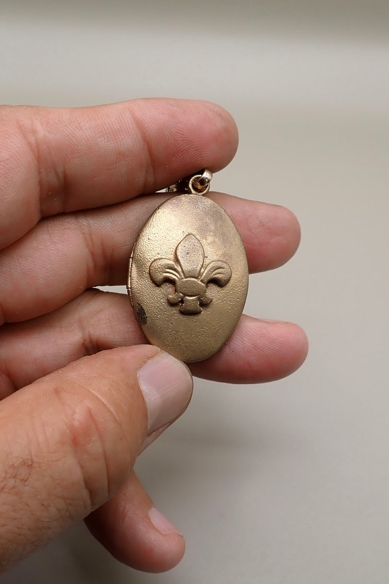 FLEUR DE LIS PENDANT