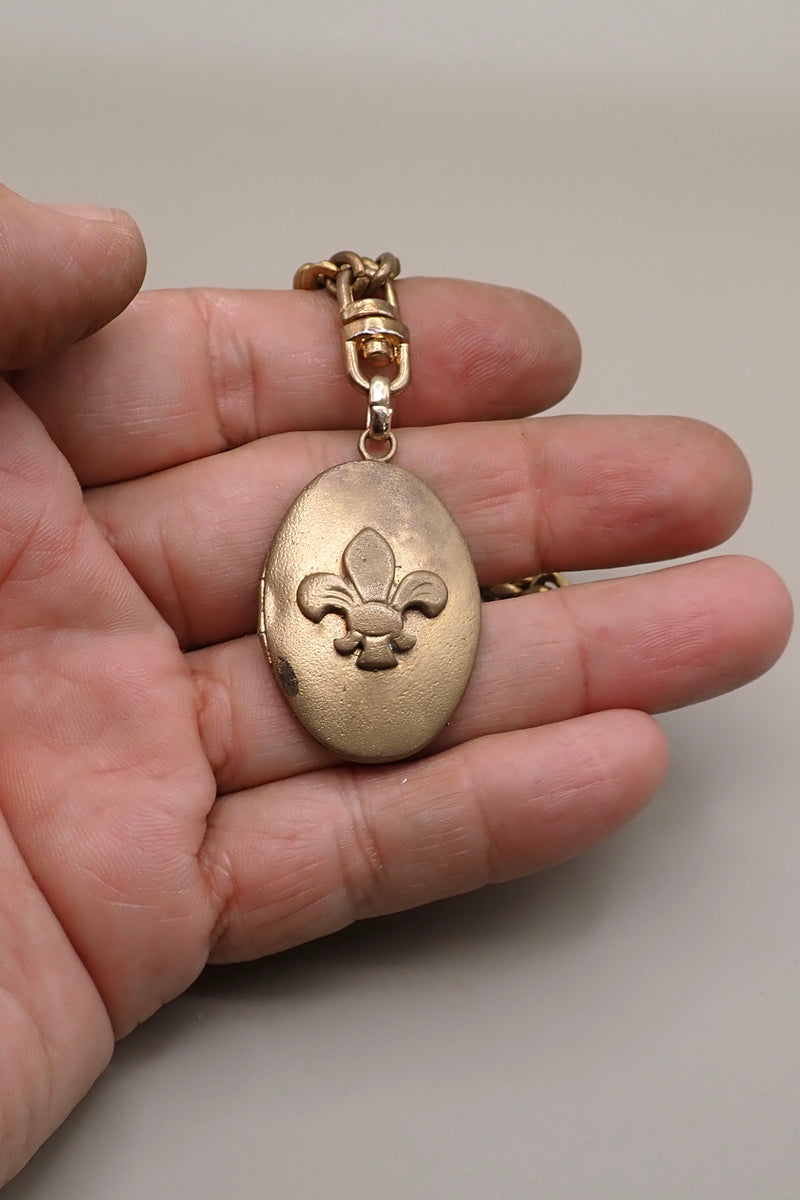 FLEUR DE LIS PENDANT NECKLACE