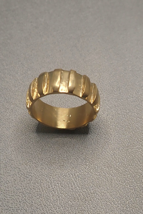 14 K GOLD STRIPES BAND RING
