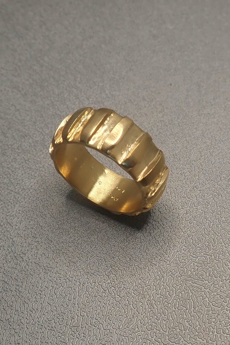 14 K GOLD STRIPES BAND RING