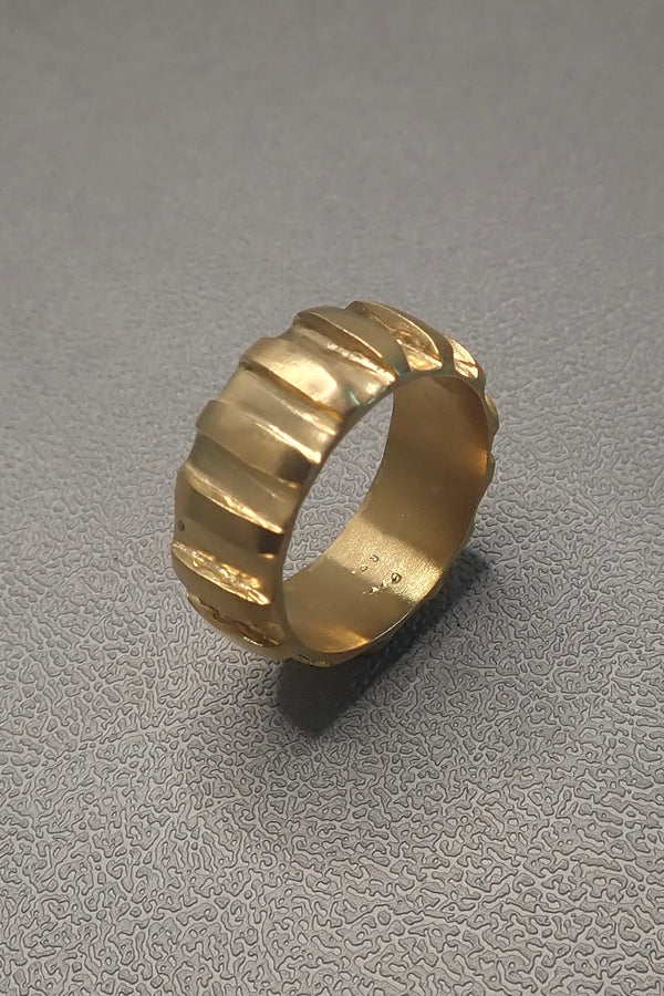14 K GOLD STRIPES BAND RING