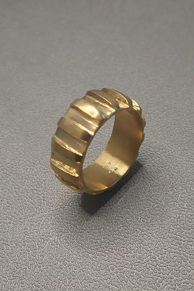 14 K GOLD STRIPES BAND RING