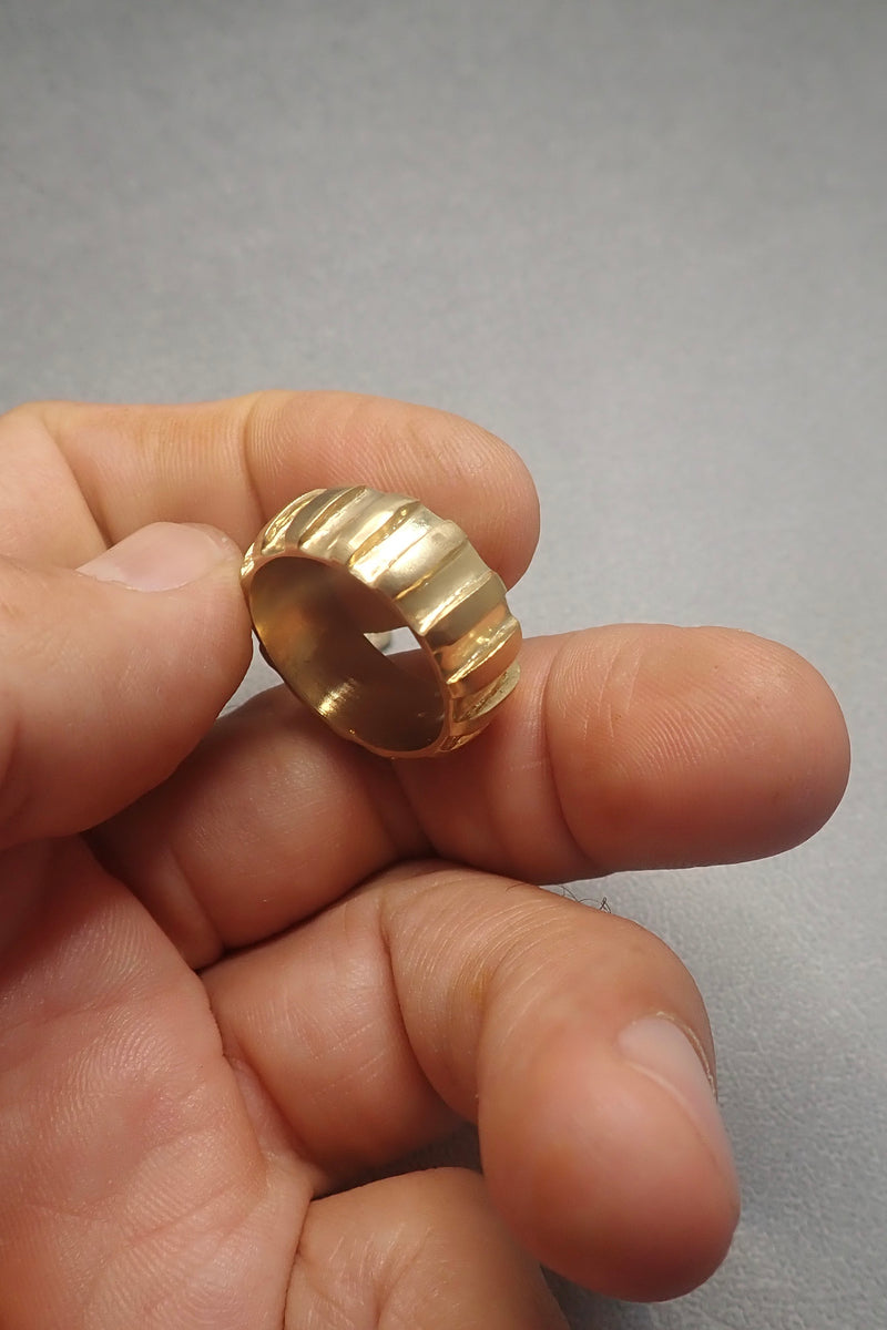 14 K GOLD STRIPES BAND RING