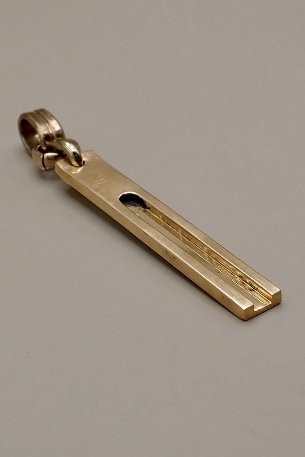 ELONGATED TAG PENDANT