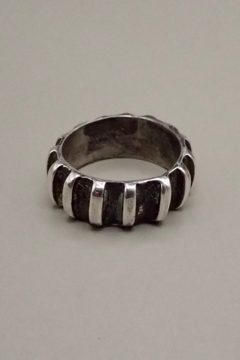 SILVER STRIPES BAND RING