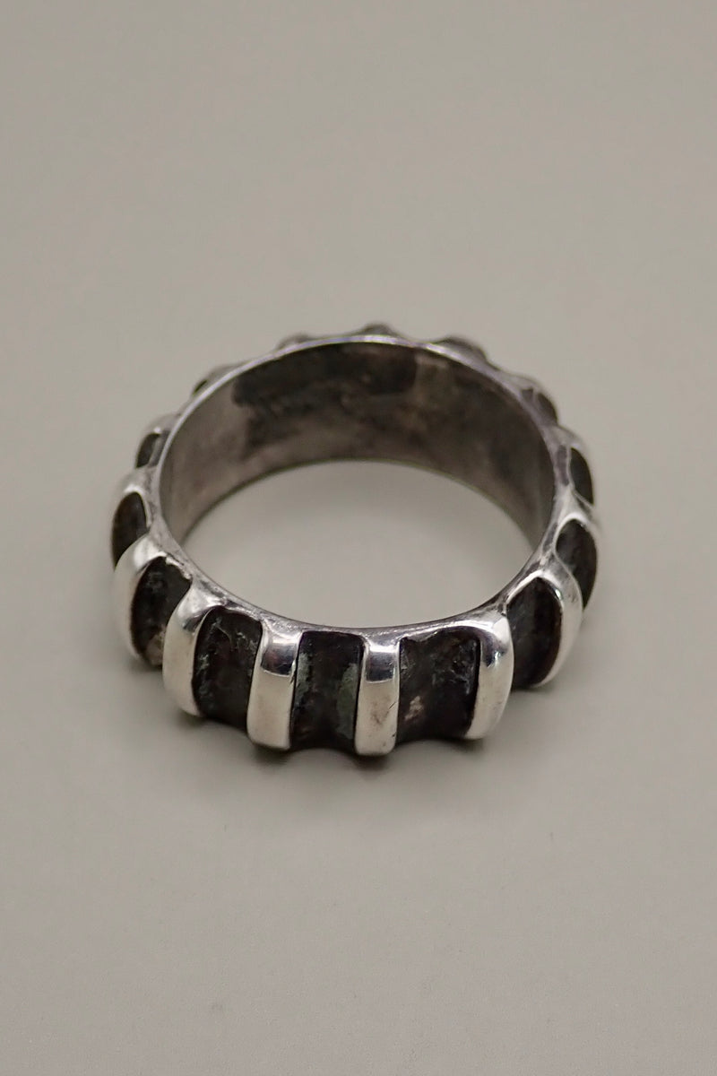 SILVER STRIPES BAND RING