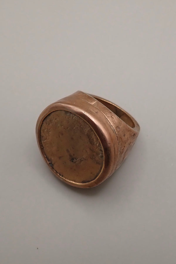 HAMMERED RING