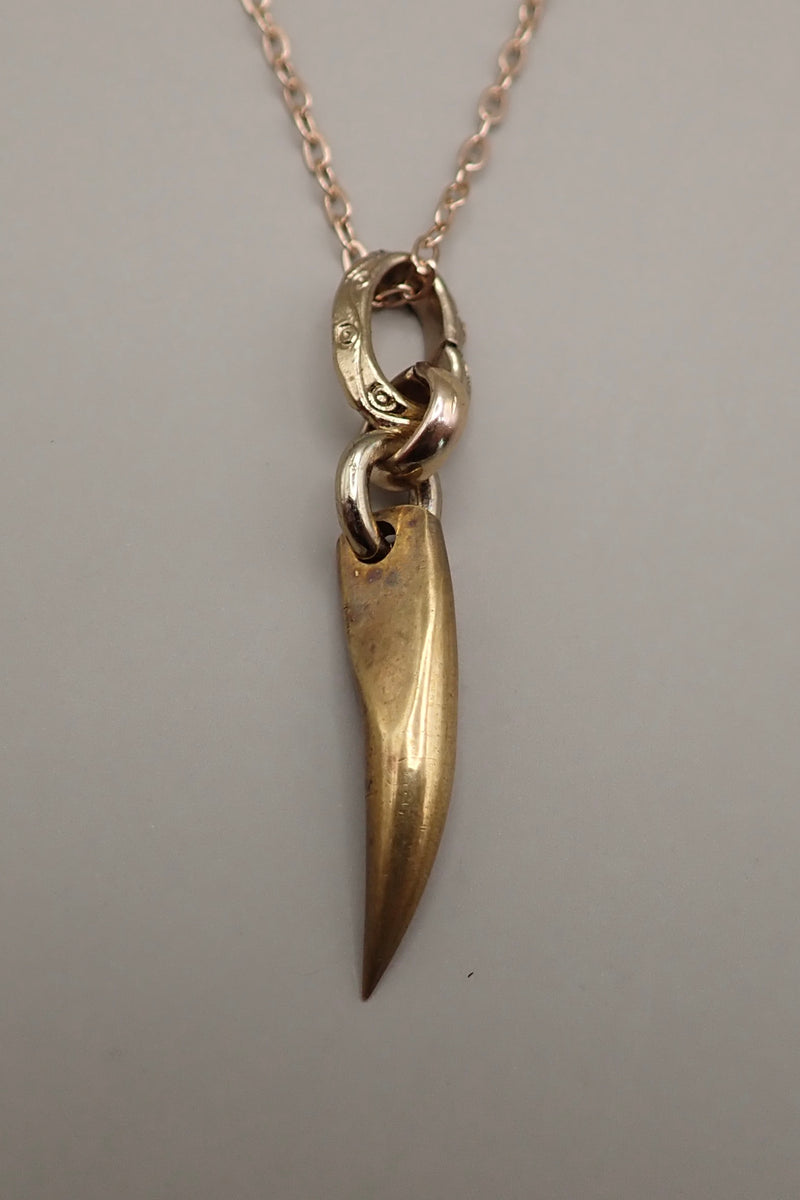 SHORT HORN PENDANT
