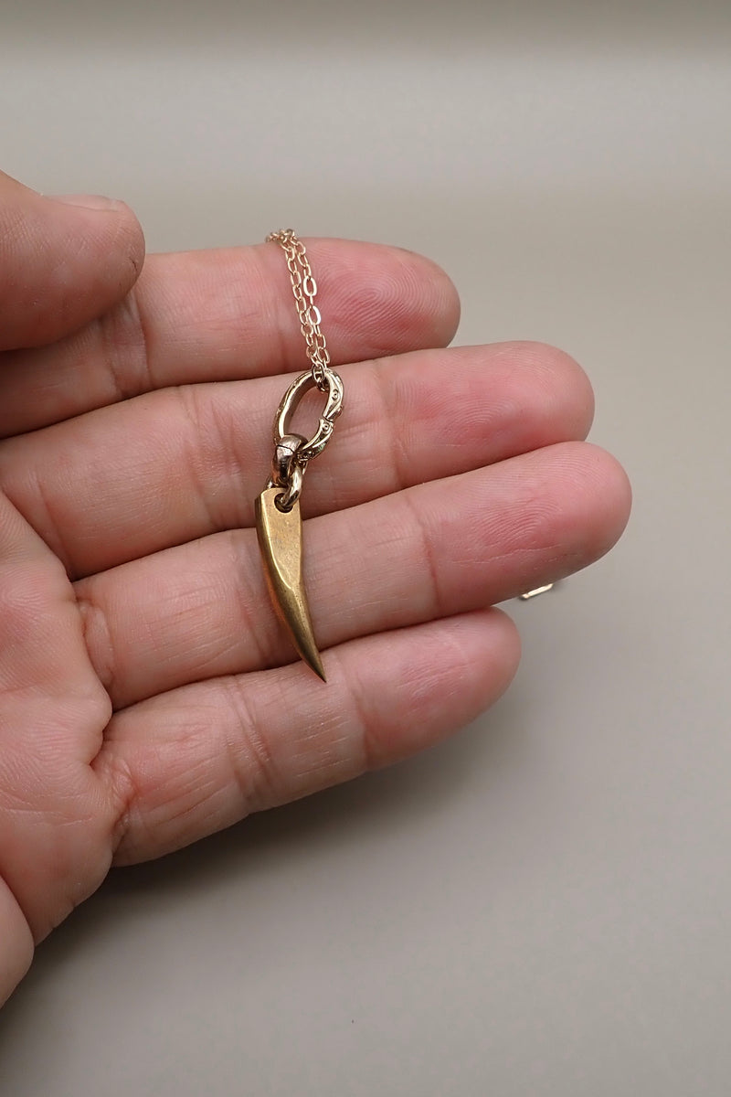 SHORT HORN PENDANT