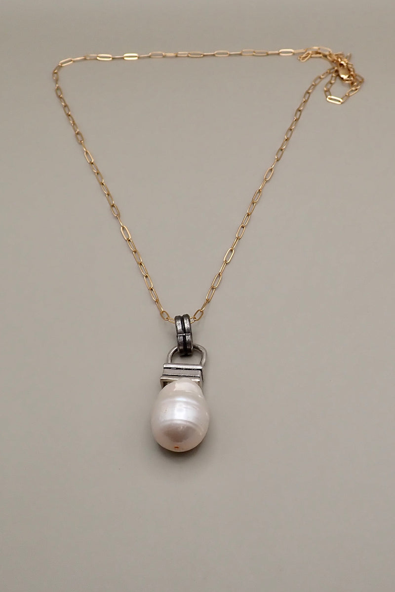 MOTHER PEARL PENDANT