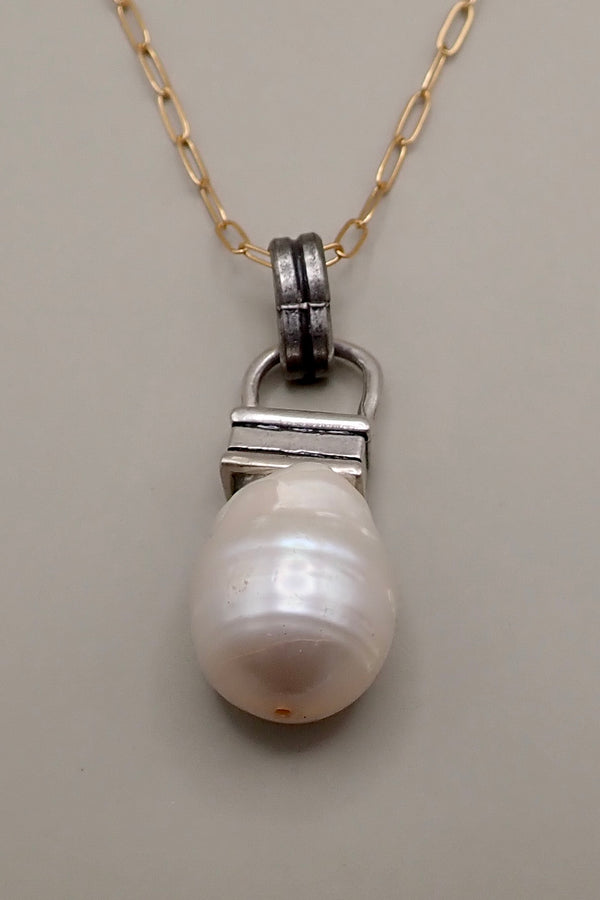 MOTHER PEARL PENDANT