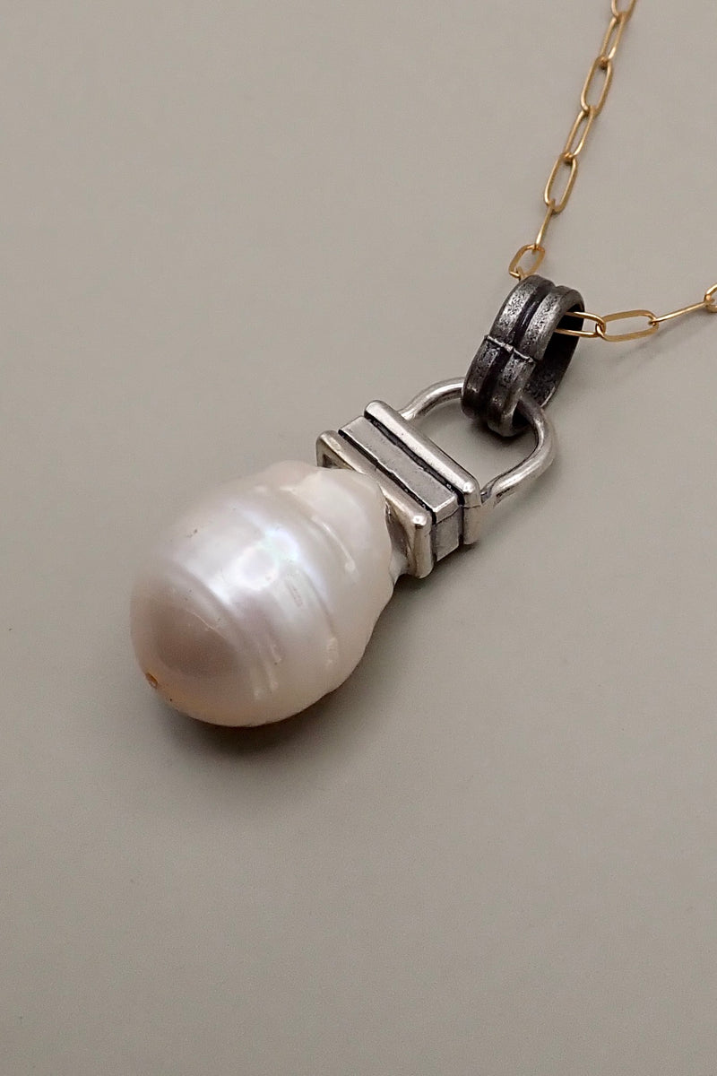 MOTHER PEARL PENDANT