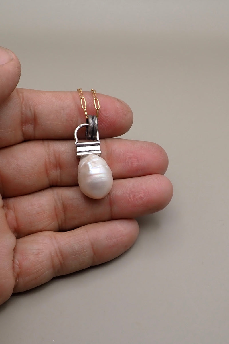 MOTHER PEARL PENDANT