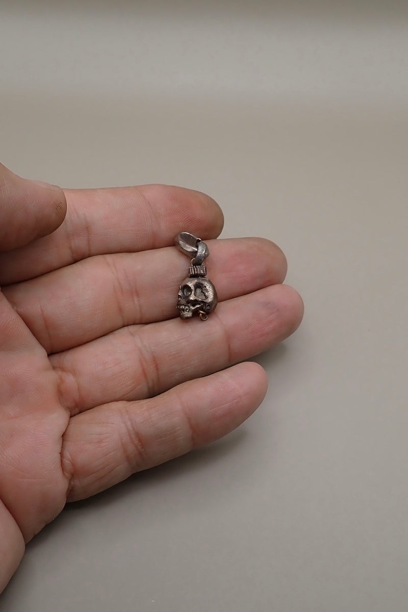 SMALL SKULL PENDANT
