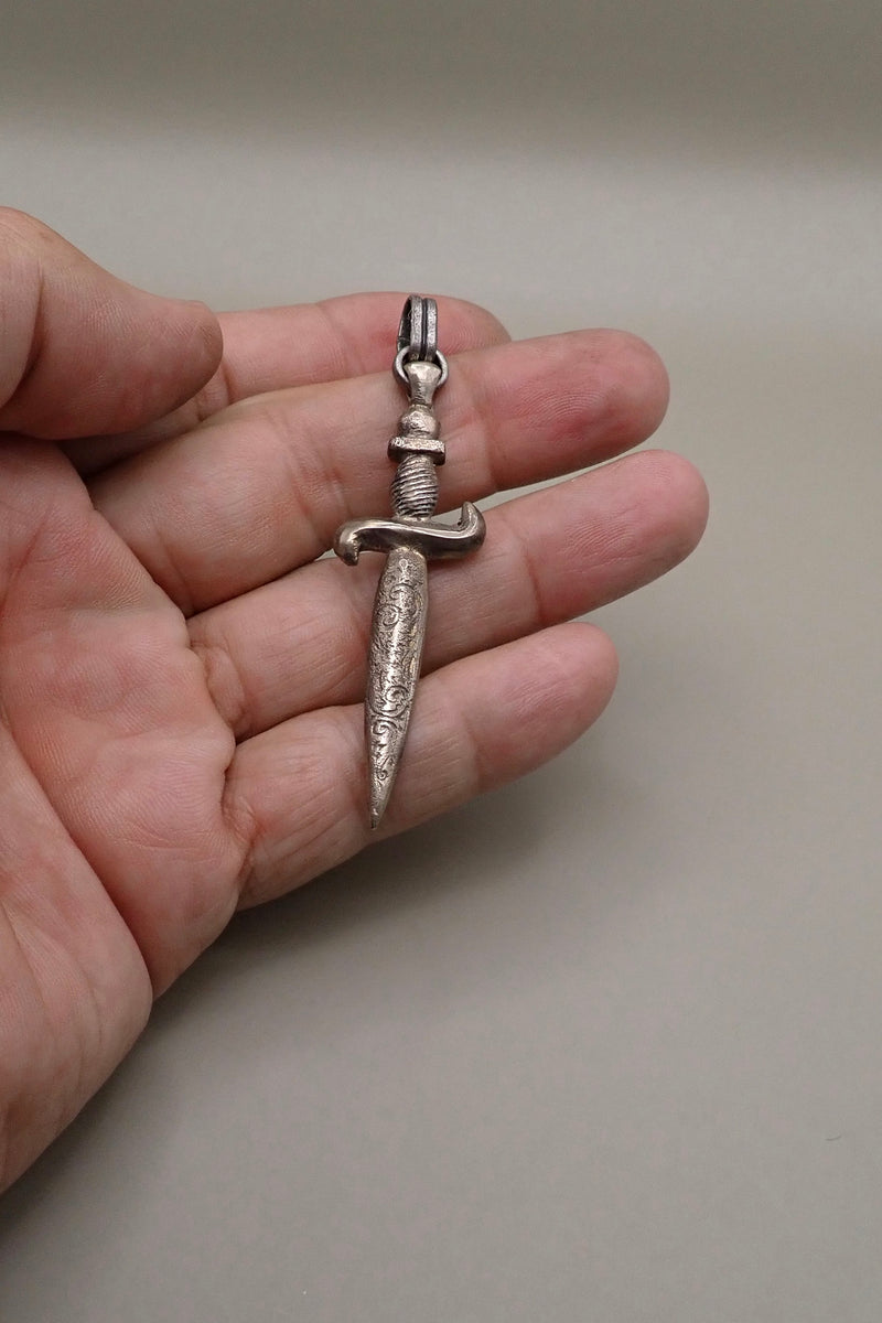 SILVER DAGGER PENDANT