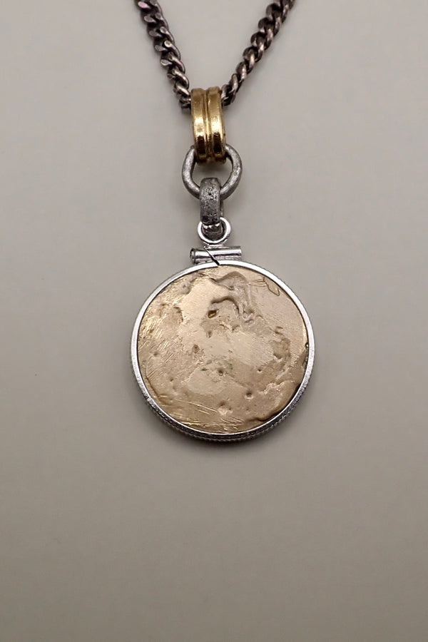 HAMMERED MEDAL NECKLACE