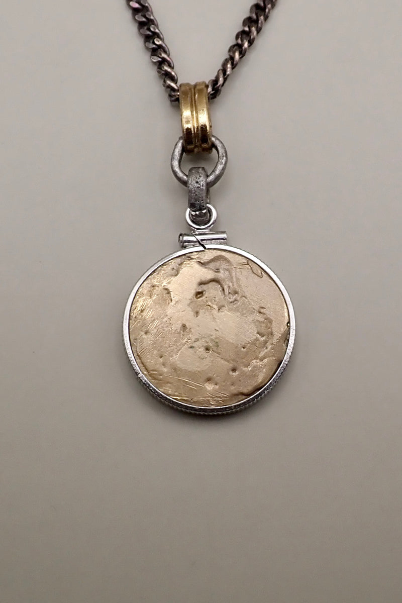HAMMERED MEDAL NECKLACE