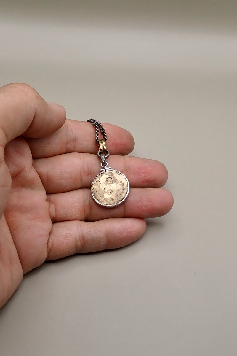 HAMMERED MEDAL NECKLACE