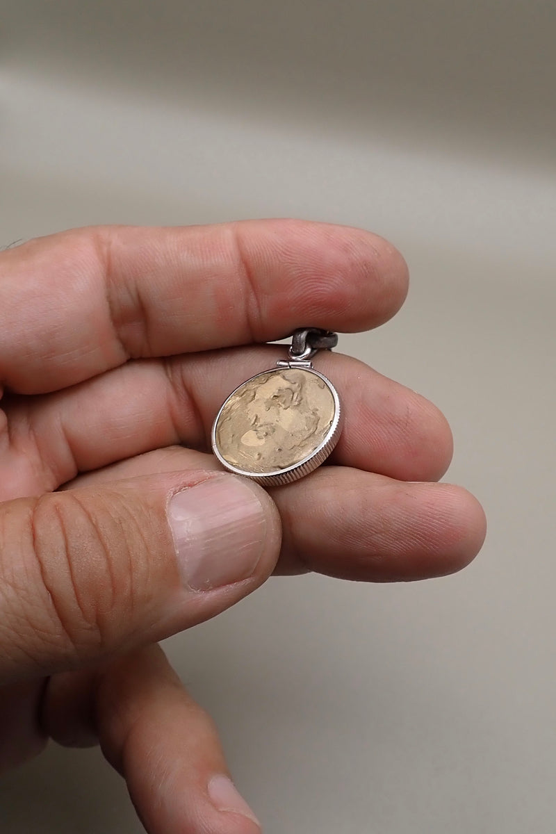 HAMMERED MEDAL NECKLACE