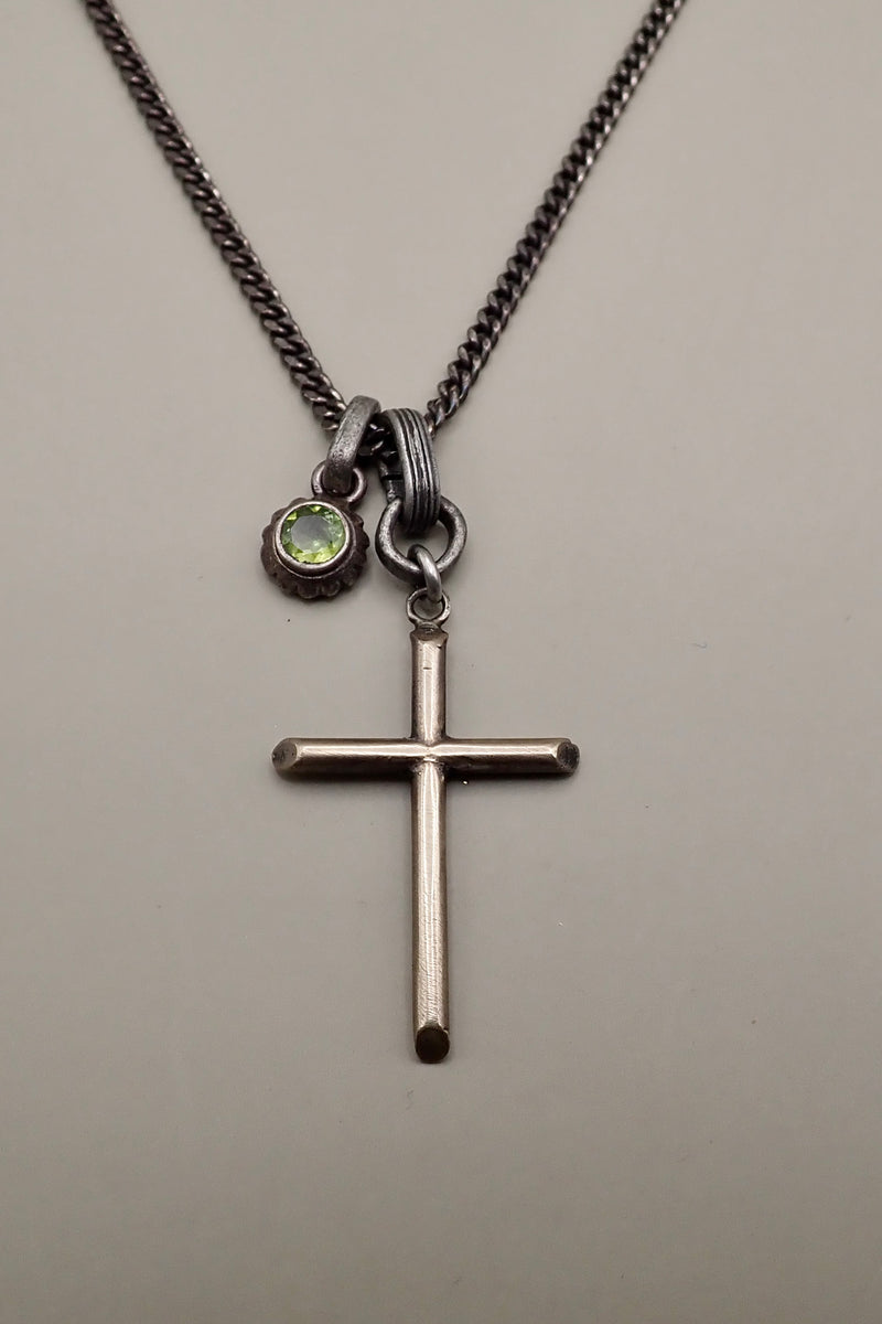 SMALL CROSS/PERIDOT STONE