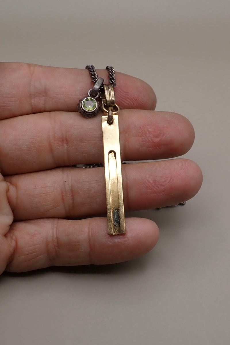 LONG TAG/PERIDOT STONE  NECKLACE