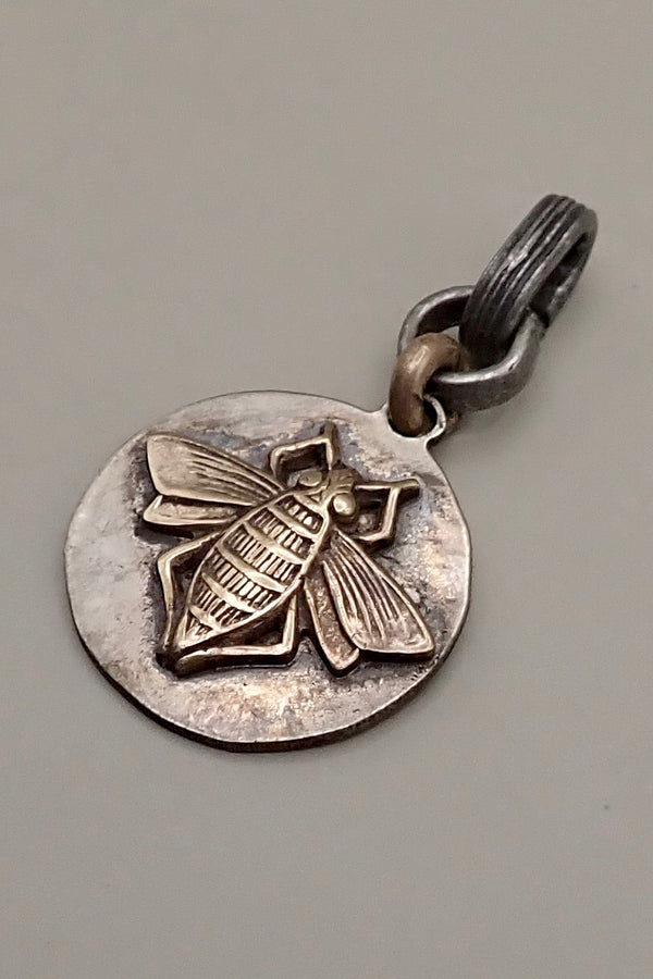 THE BEE PENDANT