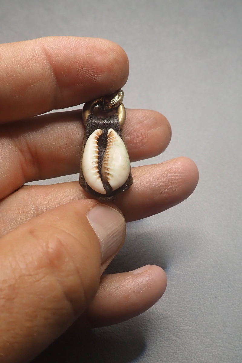SHELL AMULET PENDANT